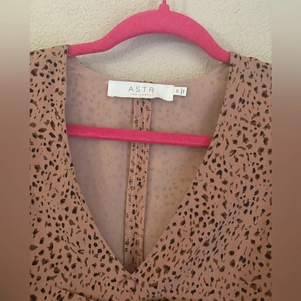 NWOT Astr The Label Cinch Front Puff Sleeve Cheetah Animal Print Blouse XS